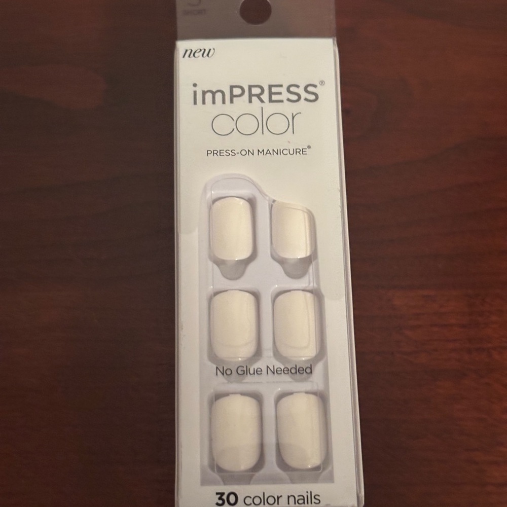 Kiss Gel Nail Kit in White